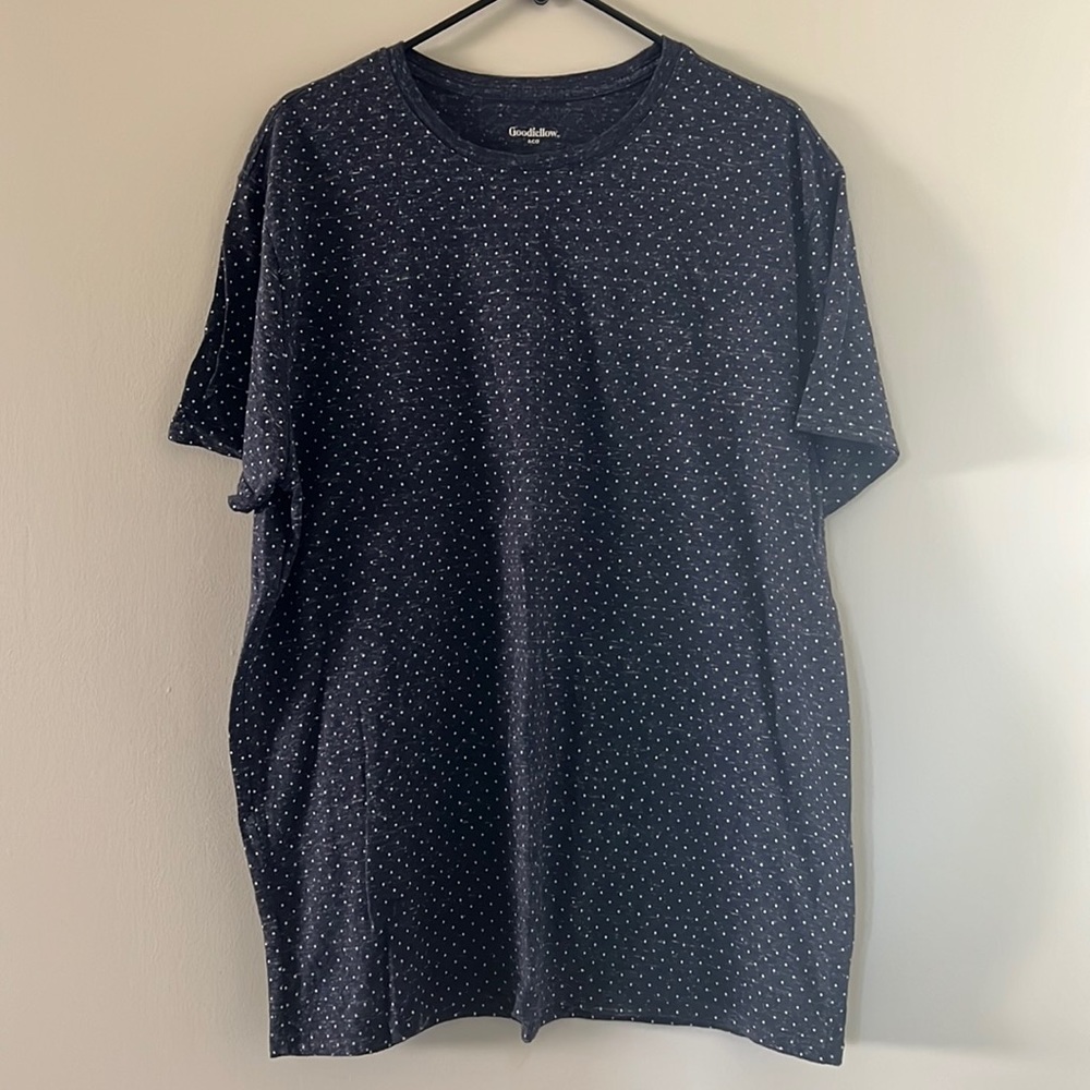 XL in good condition men’s polka dot T-Shirt.